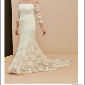 Torrid wedding dress size 1x fits size 16-18